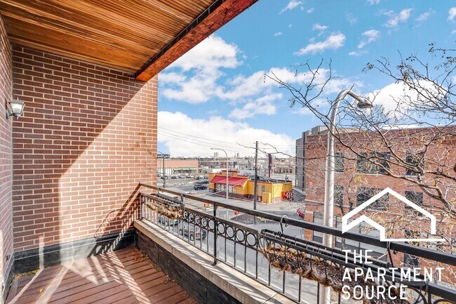 Foto del edificio - 2358 N Damen Ave