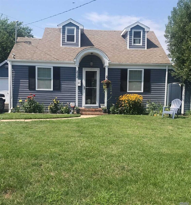 Primary Photo - 212 W Hampton Rd