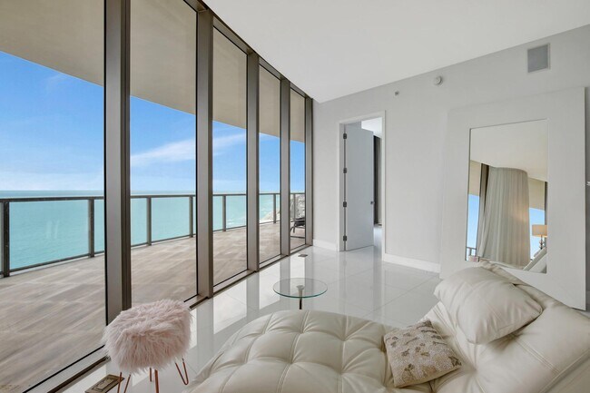 Foto del edificio - 9703 Collins Ave