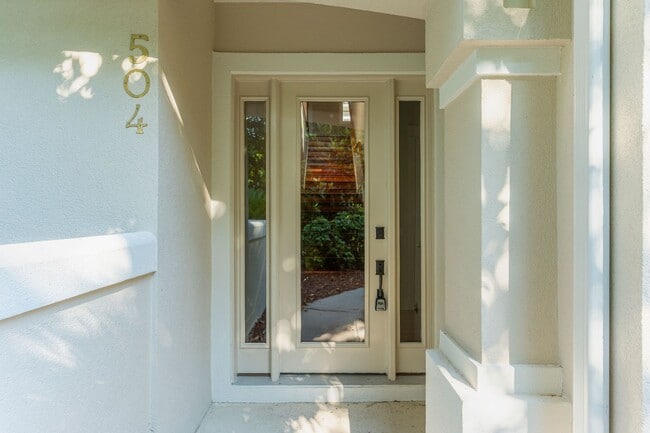 Building Photo - Gorgeous Regatta Bay 3 Bedroom Townhouse!
