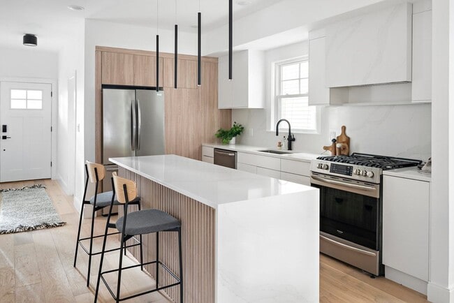 Building Photo - 65 Merriam St