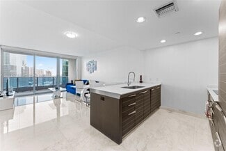 Building Photo - 200 Biscayne Blvd Way
