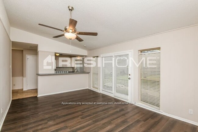 Building Photo - 506 Hawthorne Lane