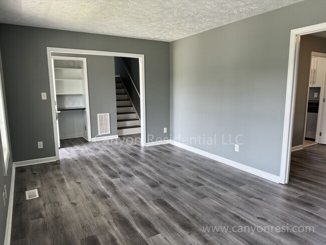 Building Photo - 1231 Alexwood Dr