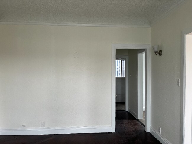 Building Photo - 4610 Halldale Ave
