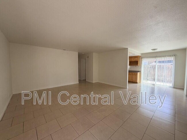 Foto del edificio - 7932 Montgomery Ave