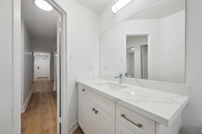 Building Photo - 10 Glenbrook Dr