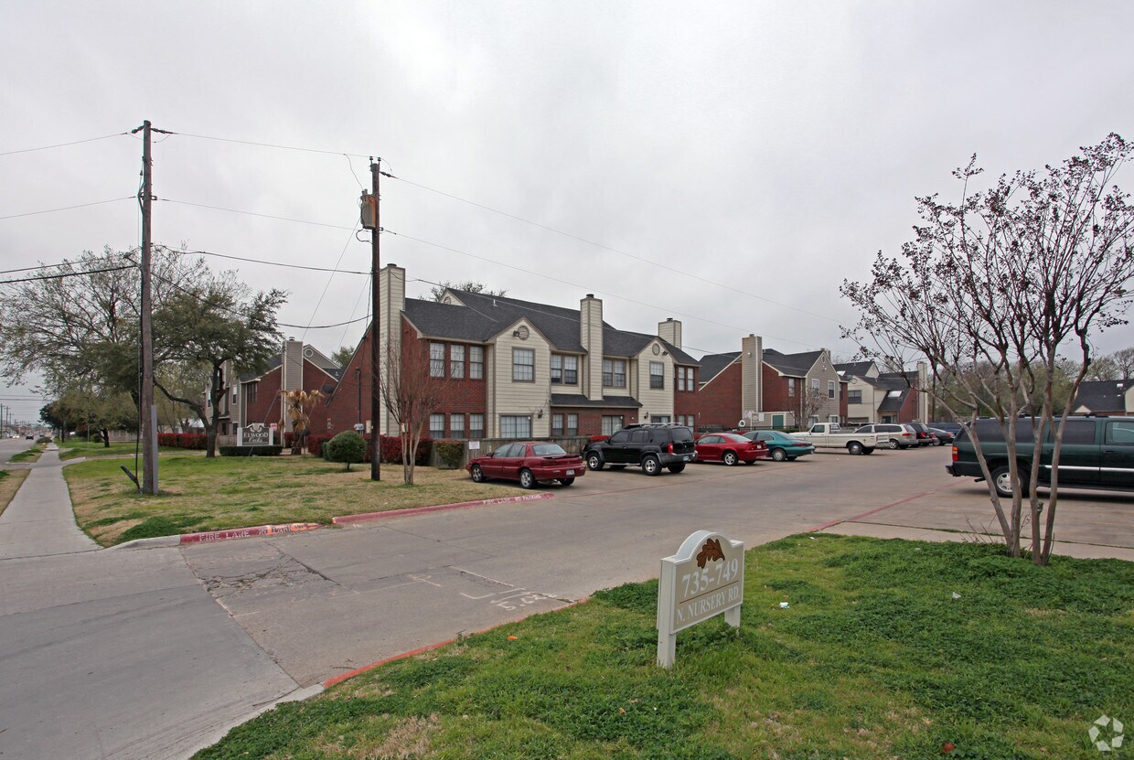 Elwood Oaks Apartments Irving, TX