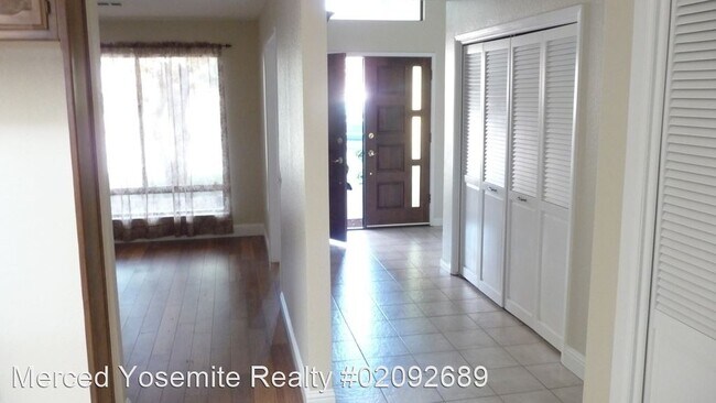 Building Photo - 4 br, 2.5 bath House - 1902 Saratoga Ct