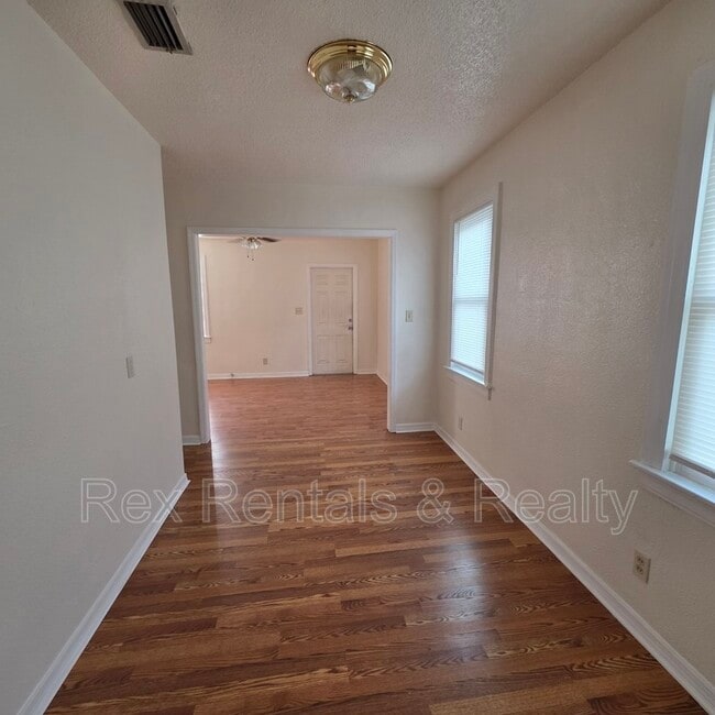 Photo - 1776 Scranton St S House
