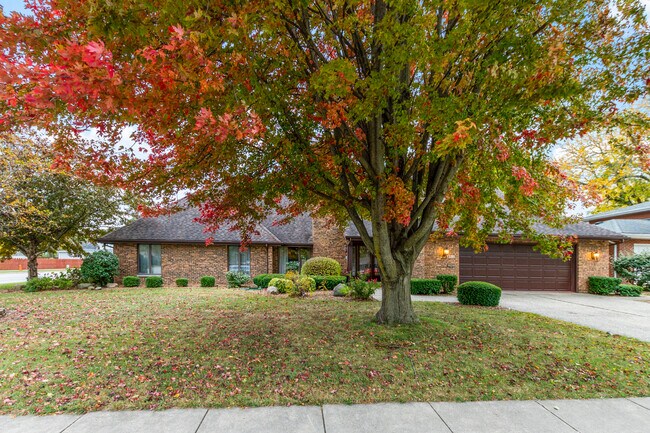 Building Photo - 131 W 5th St