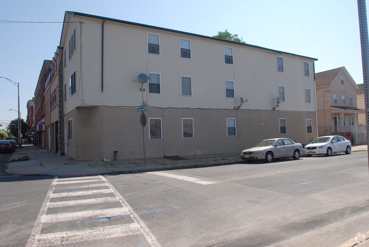 Foto principal - 81 1st St