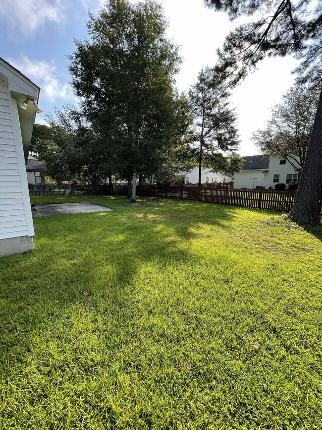 Building Photo - 110 Bay Colony Ct