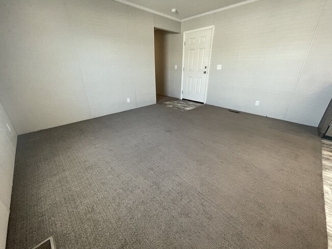 Building Photo - 38039 Leverette Ave