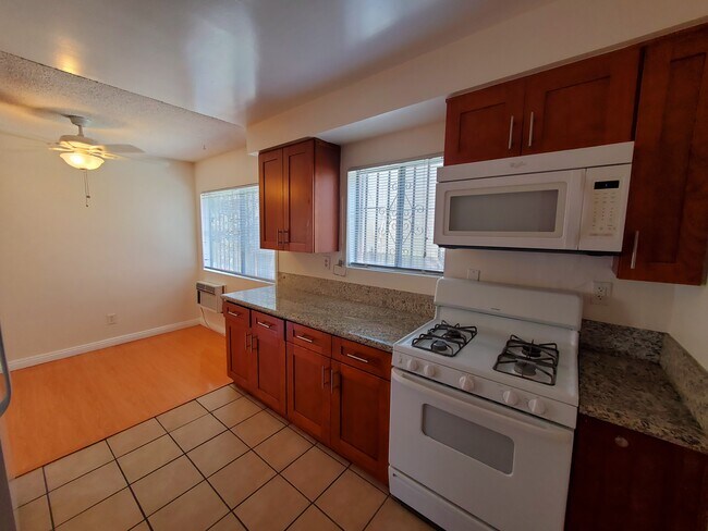 Building Photo - 1014 N Spaulding Ave