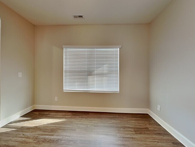 Foto del edificio - 3813 Sapphire Ridge Ct