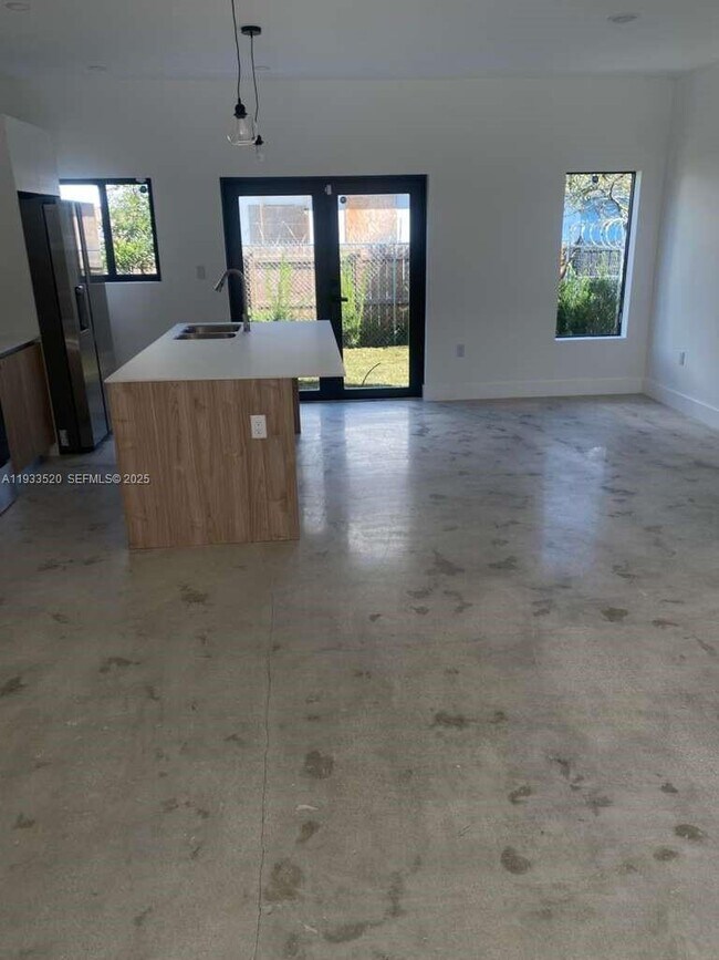 Foto del edificio - 6233 NW 20th Ave