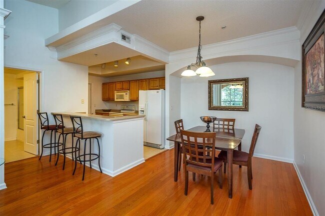 Building Photo - 12020 Villanova Dr