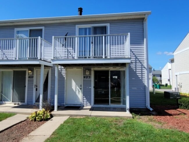 Building Photo - 425 Meadow Green Ln