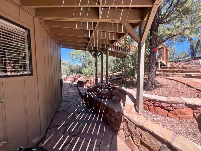 Building Photo - 335 Foothills S Dr