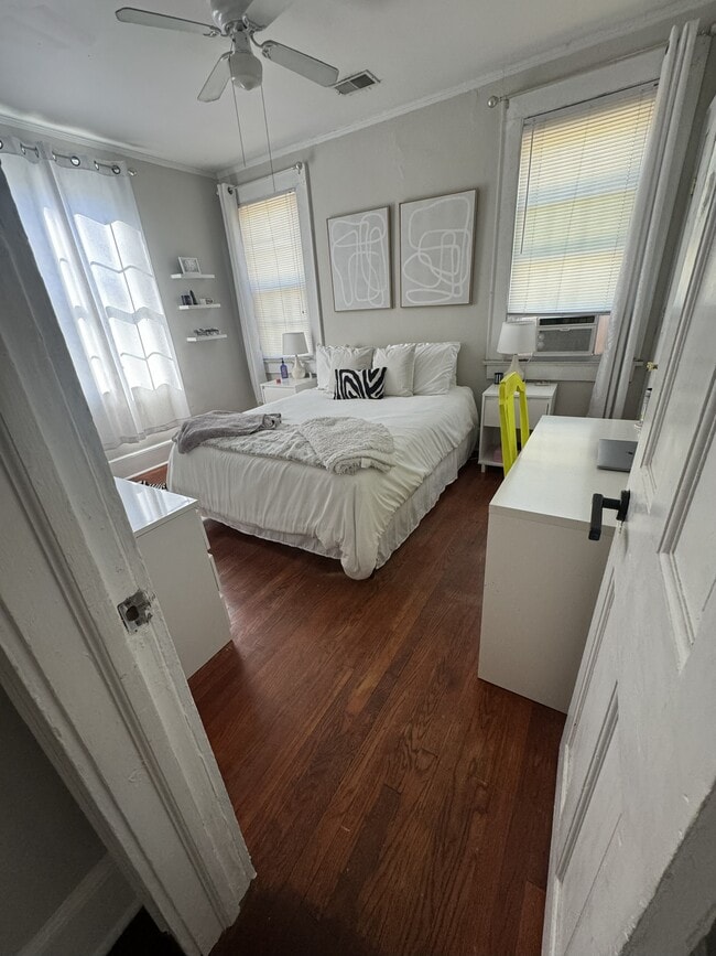 Foto del edificio - 1823 Devine St