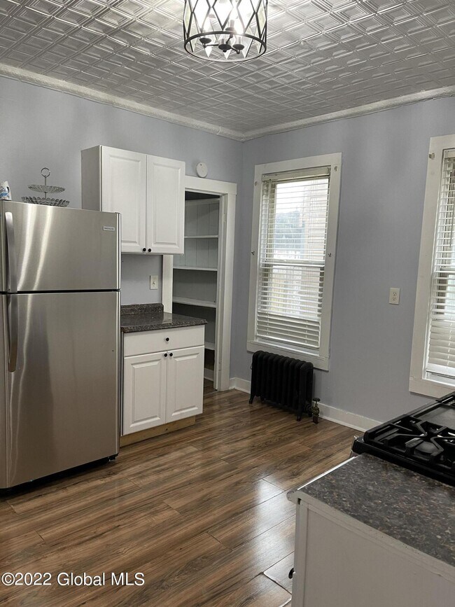 Foto del edificio - 837 Grant Ave