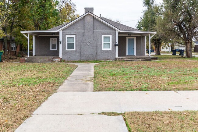 Foto del edificio - 2440 NW 16th St Duplex