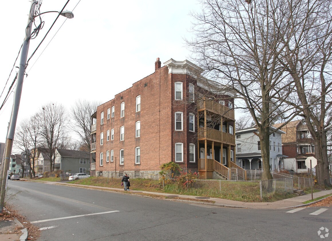 Primary Photo - 243-245 Capen St