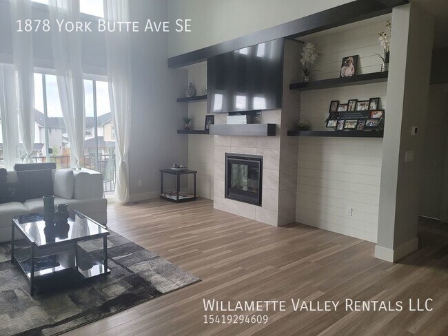 Building Photo - Newer home in Salem - Available mid-June