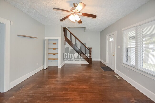 Building Photo - 1320 N Beville Ave