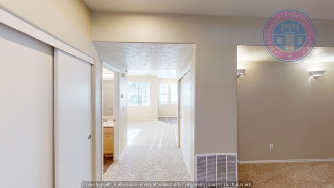 Building Photo - Happy Valley Townhouse - Walking distance ...