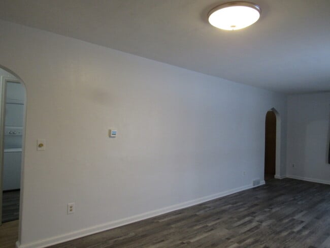 Building Photo - 730 Lincoln Rd