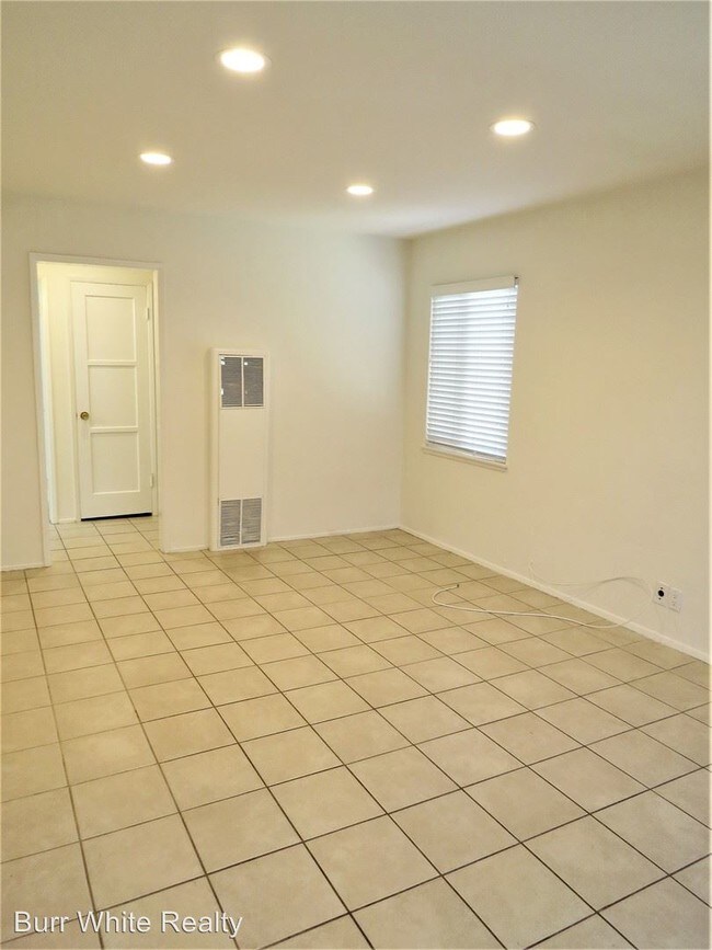 Building Photo - 3 br, 1 bath House - 913 W. 20th St.
