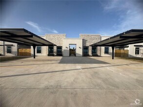 Building Photo - 2109 Dragonfly St