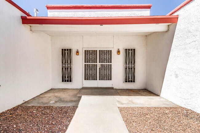 Building Photo - 845 Agua Caliente Dr
