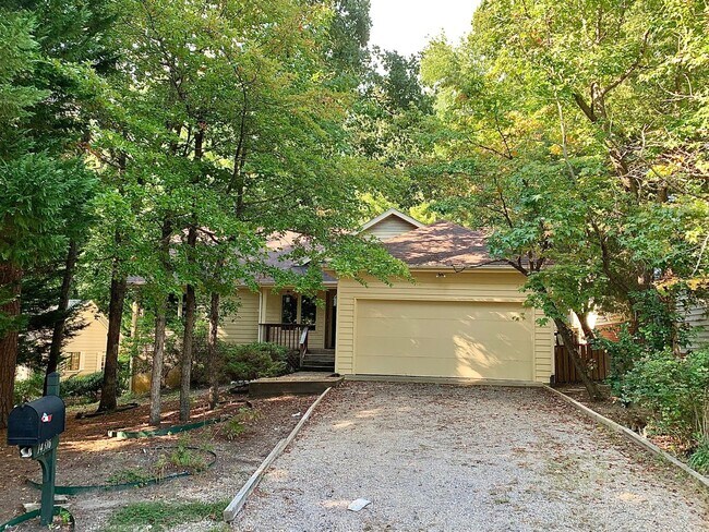 Building Photo - Captivating 3 Bedroom, 2 Bathroom Rancher ...