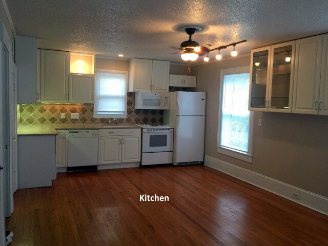 KITCHEN - 1400 Glade St