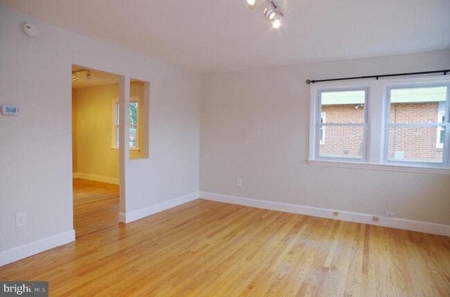 Building Photo - 6956 Westhampton Dr
