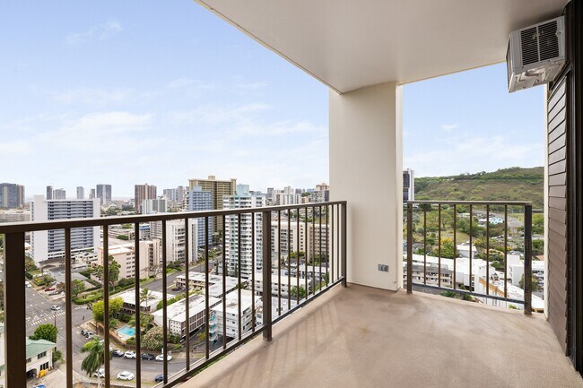 Foto del edificio - 1 Bed 1 Bath 1 Parking Condo in Makiki
