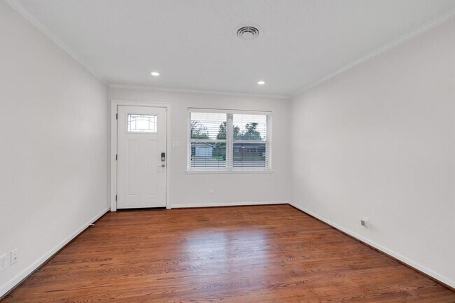 Building Photo - 4518 W 43rd St