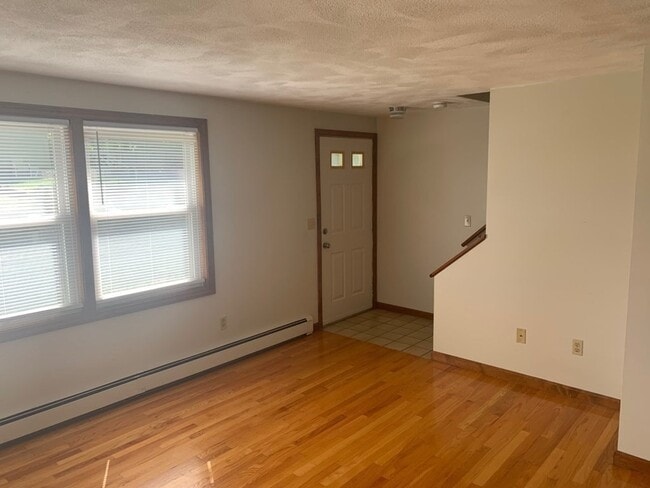 Building Photo - 13 Aiello Dr