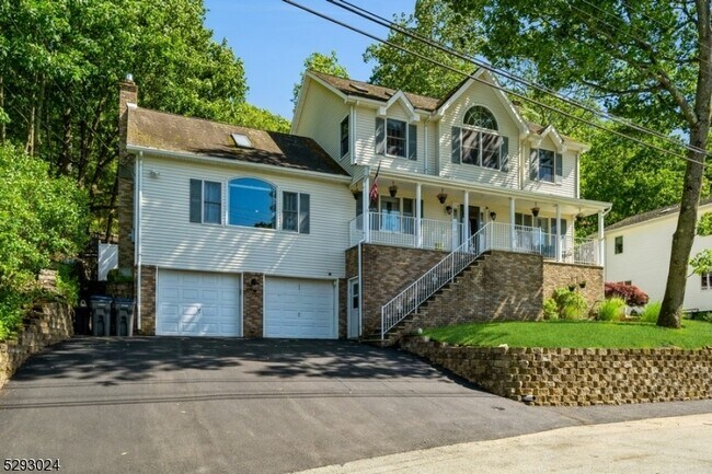 Building Photo - 26 Hillard Rd