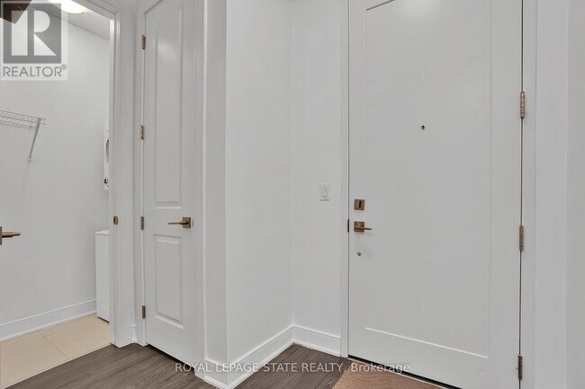 Photo du bâtiment - 150 Main St W