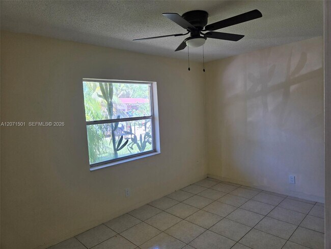 Building Photo - 6050 SW 34th St