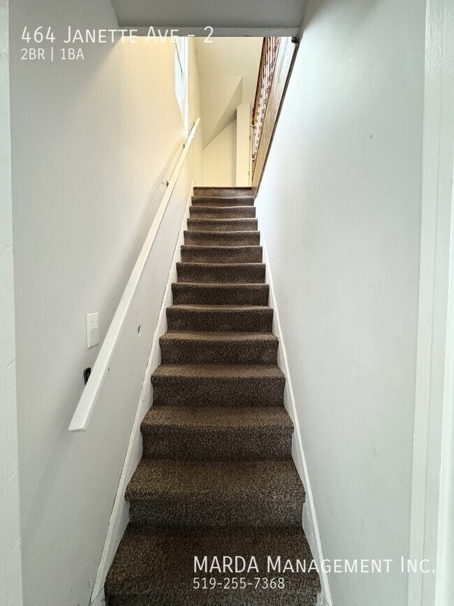 Photo du bâtiment - COZY 2 BED/1 BATH UPPER UNIT DOWNTOWN WINDSOR + HYDRO