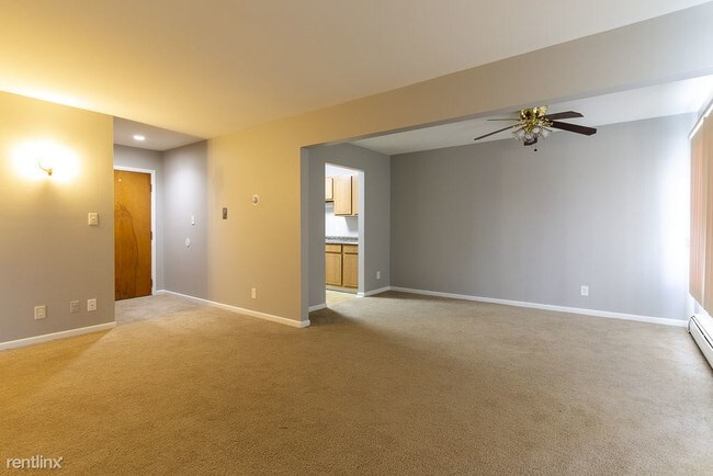 Building Photo - 1 br, 1 bath  - 33 Monroe St Apt 4