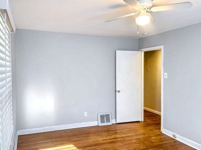 Building Photo - 3238 Krem Ave