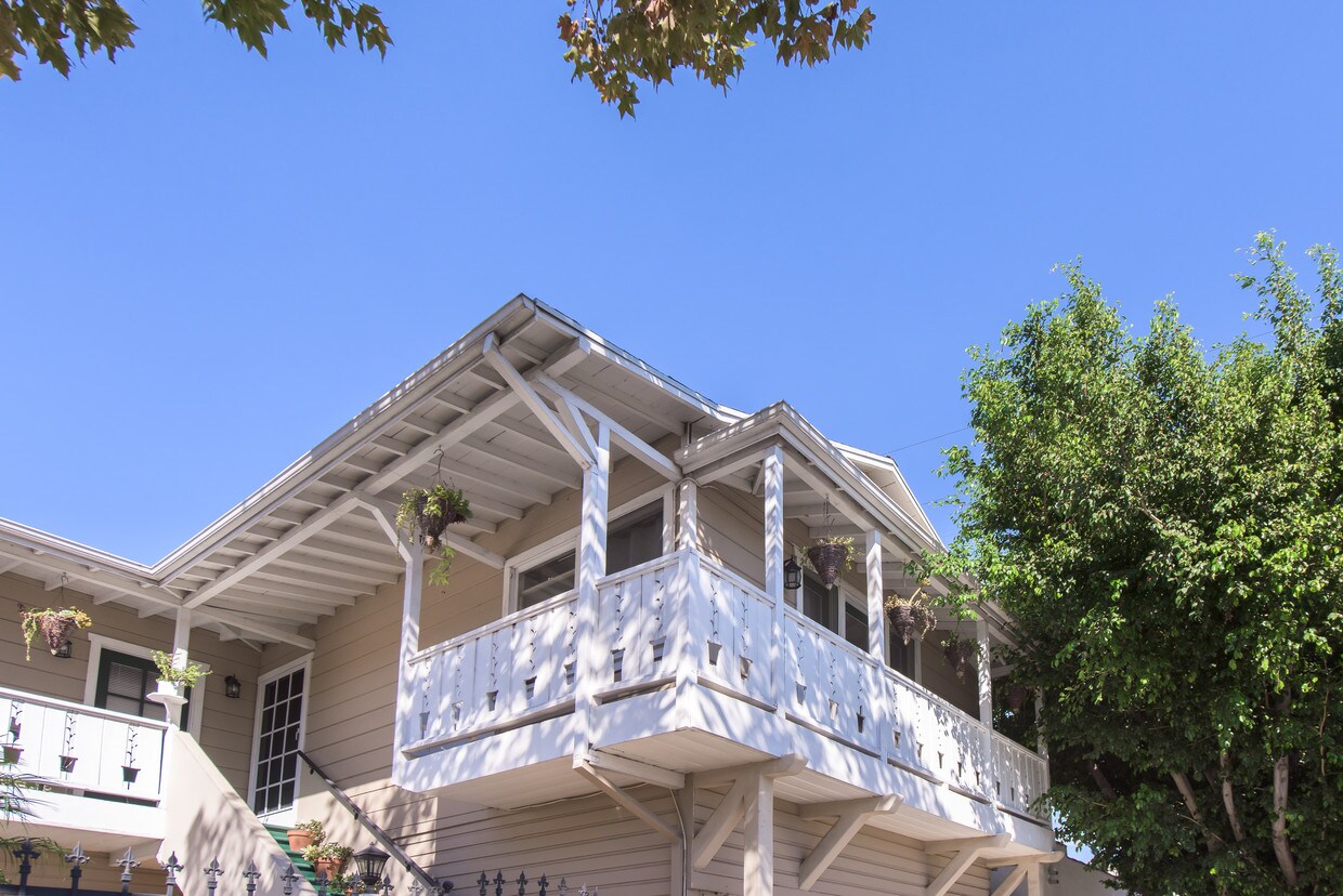 Primary Photo - 7461 Willoughby Ave