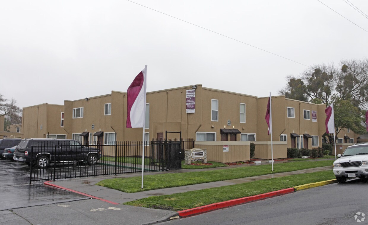Vineyard Townhomes Apartments Napa, CA