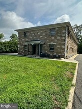 Building Photo - 564 Grand Ave